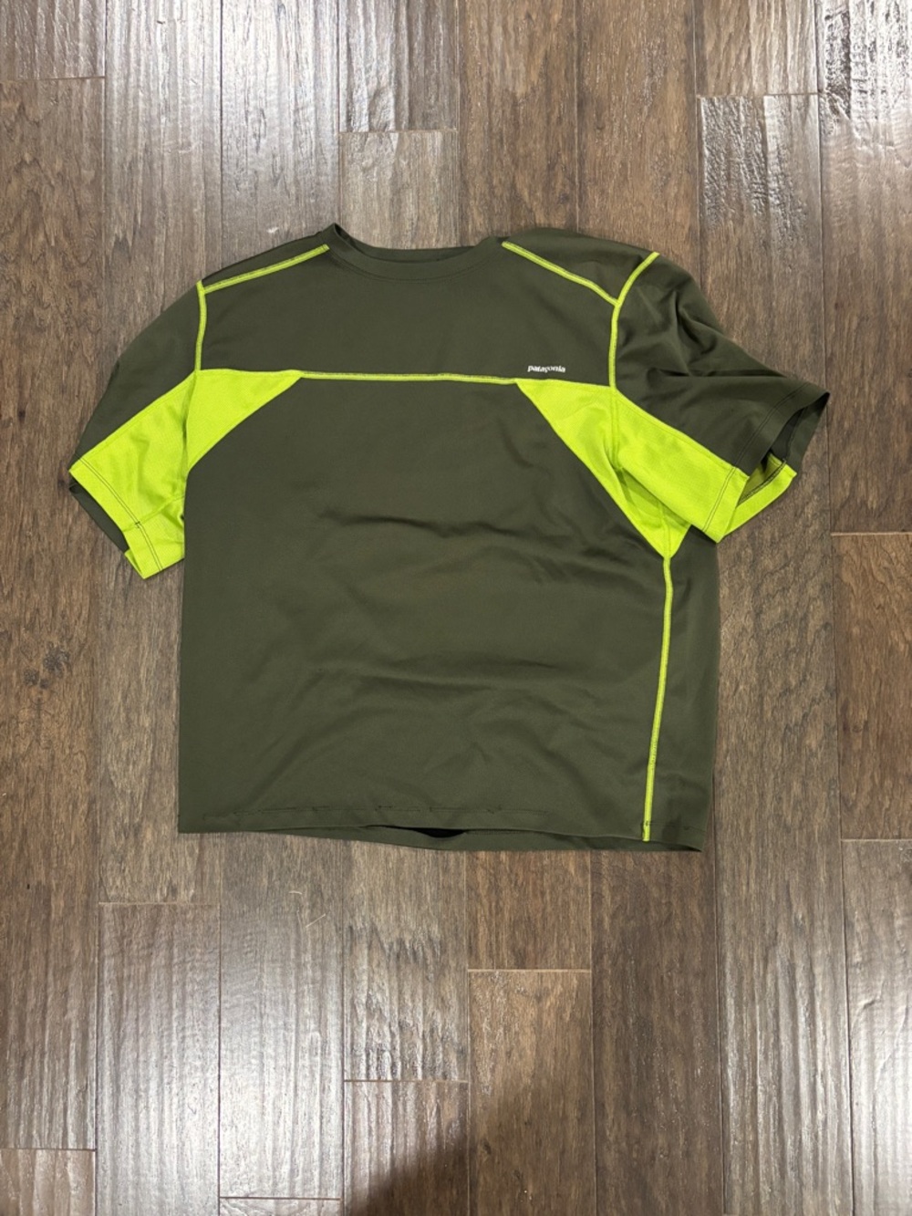 Patagonia Men’s Large Performance Shirt